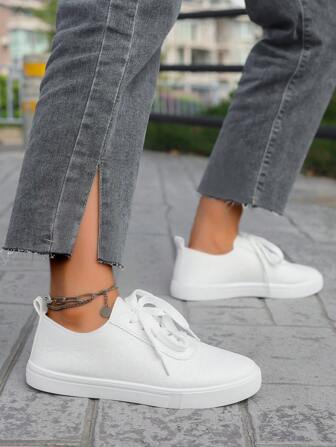 New Arrival White Women's English-Style Lace-Up Leather Skateboarding Shoes, Round Toe Low-Cut Thick Sole Slip-On Sneakers, Fashion Breathable Slip-Resistant Chunky Sneakers For Students