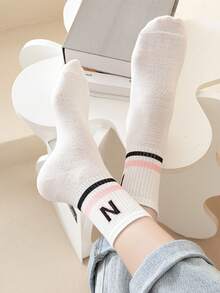 7對女生ins風格粉色時尚通用字母細節長筒襪,學生必備,透氣中筒襪適用於所有季節 - 彩色 - 查看 10