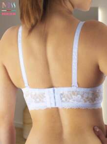 Brasier básico, color blanco, tiene detalles de encaje, con aros y ajustable - Blanco - Ver 2