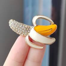 1 Peça Broche Criativo Estilo Coreano Com Design De Formato De Banana Fofa E Decorado Com Pedras, Para Roupas, Bolsas, Crachás, Etc.