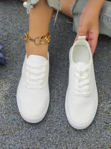 Women's White Shoes, British Style Canvas Sneakers, Round Toe Low Cut Skate Shoes, Fashionable Breathable Slip-Resistant Student Shoes