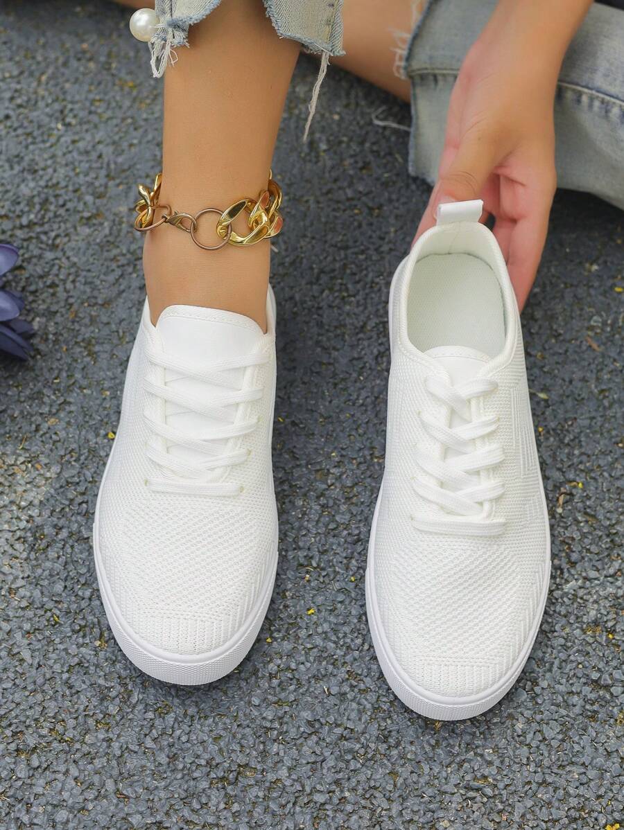 Women's White Shoes, British Style Canvas Sneakers, Round Toe Low Cut Skate Shoes, Fashionable Breathable Slip-Resistant Student Shoes