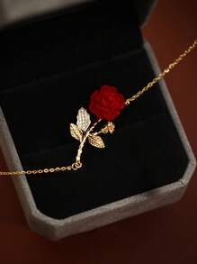 1 pieza Collar de Cadena de Clavícula con Flor de Rosa de Acero de Titanio Rojo, Diseño Delicado y Único con Sensación de Alta Gama para San Valentín