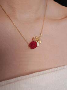 1 pieza Collar de Cadena de Clavícula con Flor de Rosa de Acero de Titanio Rojo, Diseño Delicado y Único con Sensación de Alta Gama para San Valentín