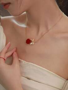 1 pieza Collar de Cadena de Clavícula con Flor de Rosa de Acero de Titanio Rojo, Diseño Delicado y Único con Sensación de Alta Gama para San Valentín