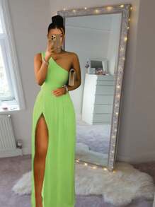 Vestido versatil a un hombro, abertura en pierna. - Verde Lima - Ver 1