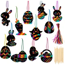 12入組兒童手工製作禮品的復活節刮畫藝術,復活節彩虹刮畫紙製作diy標籤裝飾以及復活節派對禮品袋填充物,有復活節彩蛋、兔子、小雞、胡蘿蔔籃等 - 彩色 - 查看 2