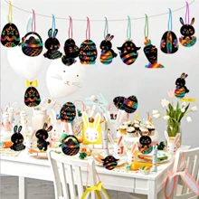 12入組兒童手工製作禮品的復活節刮畫藝術,復活節彩虹刮畫紙製作diy標籤裝飾以及復活節派對禮品袋填充物,有復活節彩蛋、兔子、小雞、胡蘿蔔籃等 - 彩色 - 查看 6