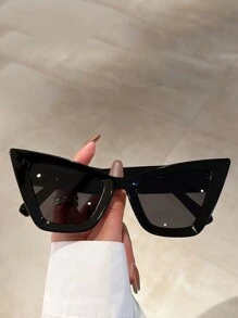 Grote Cat Eye-monturen, modieuze brillen, minimalistische Europese en Amerikaanse stijl, nieuw catwalkmodel voor vrouwen in 2024