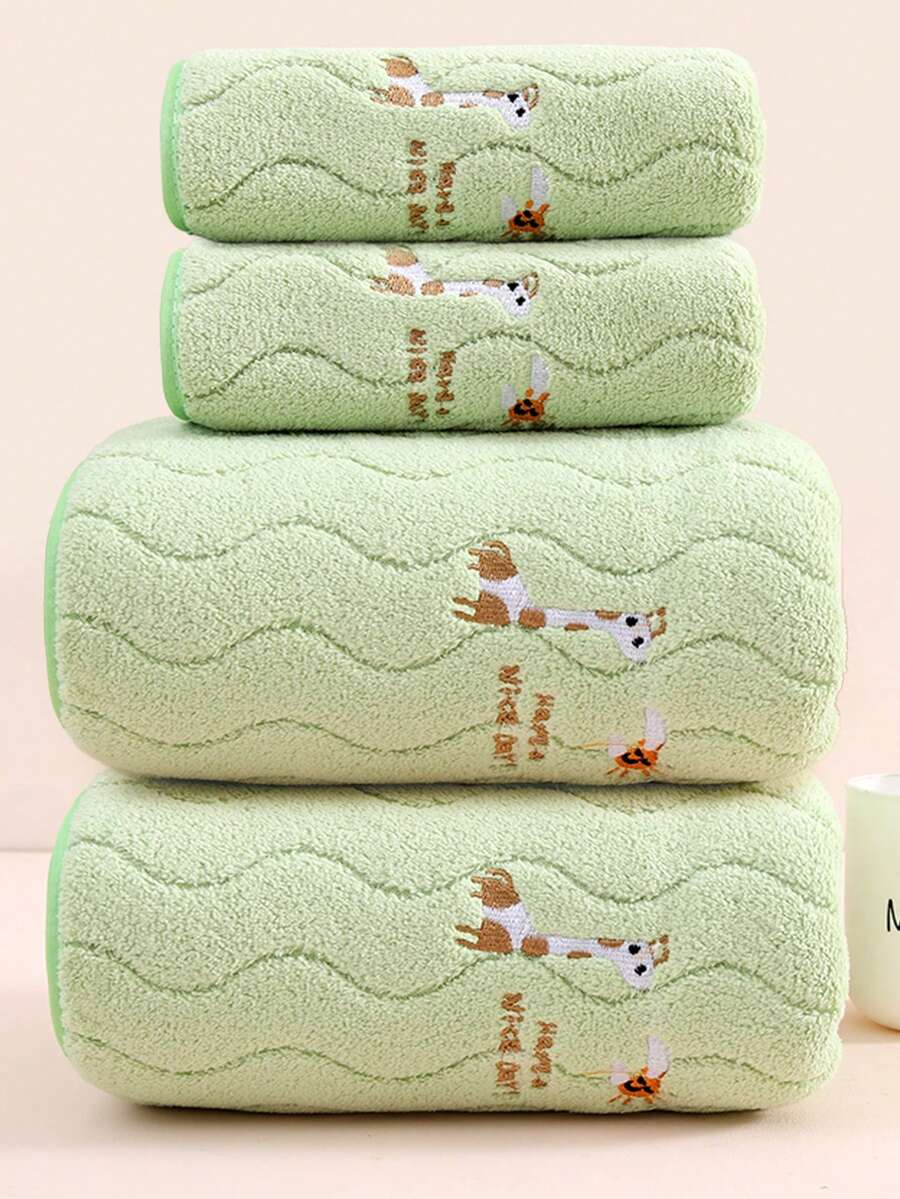 4入組刺繡's'圖案浴巾套裝,2條浴巾和2條手巾。採用珊瑚細毛製成,吸水性高,不褪色。柔軟,親膚,適合日常家居使用。套裝包括35*75cm手巾和70*140cm浴巾,非常適合浴室使用。 - 綠色 - 查看 1
