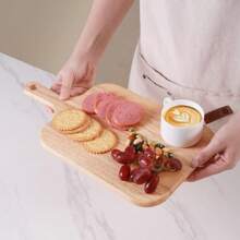 1pc Rubber Wood Cutting Board With Handle, Suitable For Meat, Cheese, Vegetables, Bread And Cooked Food, Perfect For All Kinds Of Holidays