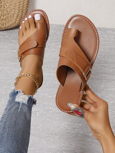 Fashionable Slip-On Beach Slippers For Women With Personalized, Anti-Skid Outdoor Flat Sandals