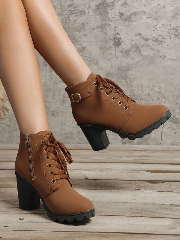 Eleganti stivali da donna alla moda con decorazioni in strass, allacciatura frontale, cerniera laterale e tacco alto