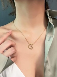 1 件镂空心形设计金色女士项链，甜美简约锁骨链，独特别致的心形不锈钢吊坠，适合日常使用，情人节礼物，妈妈，母亲，母亲节，礼物