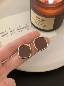 A Pair Of Square Brown Gold Rimmed Earrings With OL Commuting Style Suitable For Women To Wear At Banquets, Workplaces, And Daily Activities - A Pair Of Brown Square Gold-edged Earrings - View 8