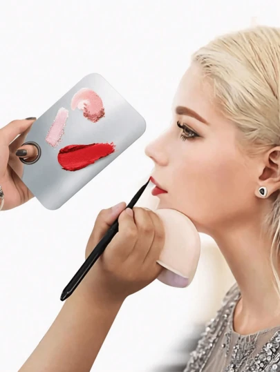 1个不锈钢化妆调色盘，指甲油混合托盘，带刮刀工具，供化妆师混合粉底液