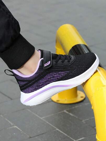 1雙女童透氣網布運動鞋,輕量跑步運動鞋,柔軟鞋底和低幫設計,適合兒童