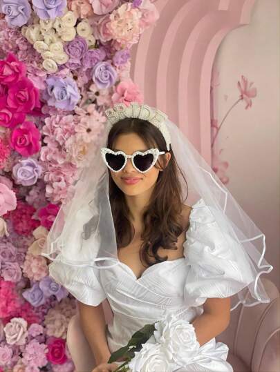 1 szt. Sztuczna perłowa ozdoba na głowę z welonem, szczegółowa perłowa ozdoba do włosów z napisem panny młodej, opaska ślubna, welon na głowę na wesele i wieczór panieński, dekoracja imprezy, elegancki dodatek ślubny na Walentynki