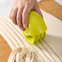 1pc New Arrival Kitchen Pastry Dough Cutter, Pizza Roller, Crimped Edge Wheel, Fluted Edge Tool - Green - View 2