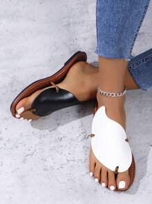 Dép xỏ ngón đi ngoài trời hai màu mới của Mango dành cho nữ mùa hè - Đen và trắng - Xem 3