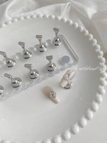 Decoraciones de arte de uñas - Conjunto de 1 base de onda sólida de resina acrílica autoadhesiva con imán + 10 soportes de color blanco K para práctica de manicura con estilo vintage/japonés/coreano, floral y láser, para hacer en casa/al aire libre/novia/hermana/esposa/Día de la Madre/boda/salón de belleza/Día de San Valentín