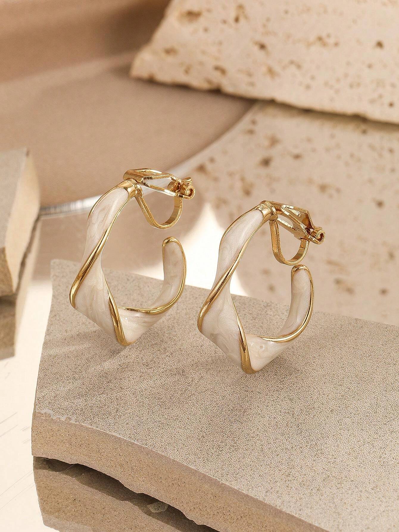 Boucles d'oreilles créoles Van Cleef & Arpels, or jaune godronné