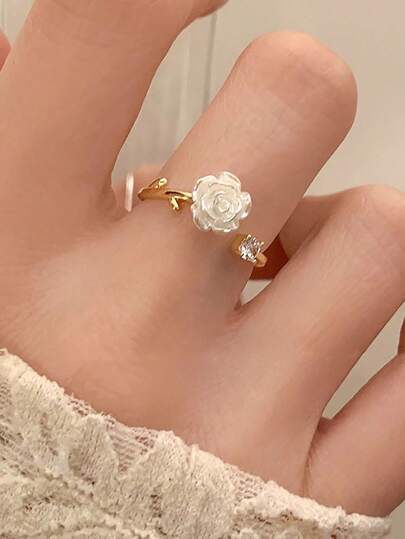 A Camellia  Ring With A Gentle And Romantic Suitable For Women To Wear During Banquets, Weddings, Outings, Travel, And Photography In Daily Life