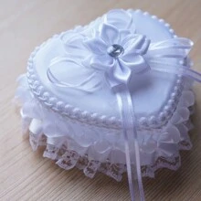 1pc Romantic Heart Shaped Ring Box, White Satin, Flower & Rhinestone Decor, For Wedding Ring Storage Or Display Decoration (Without Ring), Suitable For Any Wedding Occasion Valentine's Day