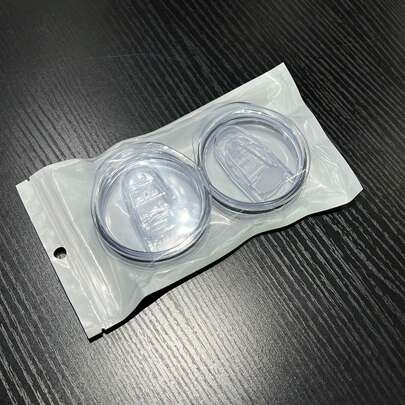 Paquete de 2 tapas de repuesto para tumbler delgado de 20 onzas, que se ajustan a tumblers con diámetro interior de 2.72 a 2.75 pulgadas. Tapas antiderrames y resistentes a salpicaduras con cubierta deslizante de silicona.