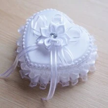 1pc Romantic Heart Shaped Ring Box, White Satin, Flower & Rhinestone Decor, For Wedding Ring Storage Or Display Decoration (Without Ring), Suitable For Any Wedding Occasion Valentine's Day