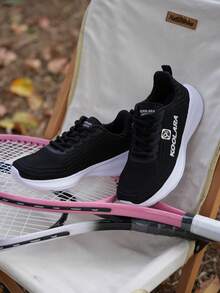 KOOLARA 女款雲獅鷲設計休閒運動鞋，柔軟緩震、透氣網面設計，提供舒適的訓練穿著體驗，低跟健身跑步鞋 - 靈動黑色 - 查看 5