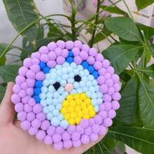 500個紫色圓形毛球花杯墊,吸水能力強的毛球杯墊,圓形杯墊,產品內容包括:500個紫色毛球,混合1、1.5和2cm大小以及1瓶膠水,桌面保護杯墊,手工製作,防刮,厚實耐用的毛氈杯墊,可吸水,耐磨損,多彩手工製作,家居廚房裝飾圓球杯墊禮盒,非常適合編織花環,diy工藝和裝飾,耐高溫,厚實耐用的多彩吸水杯墊 - 紫色 - 查看 4