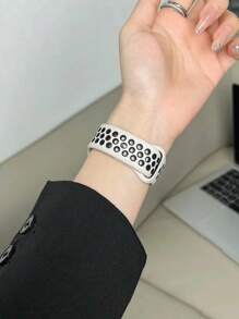 1 件硅胶穿孔表带，兼容 38 毫米 40 毫米 41 毫米 44 毫米 45 毫米 49 毫米 42 毫米系列 11 10 9 8 SE 7 6 5 4 3 2 1，百搭白色和黑色，柔软舒适，透气，男女通用运动必备 - 彩色 - 查看 4