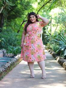 Vestido plus size godê rodado mídi no joelho social evangélico moda cristã modesta - Coral - Visão 2