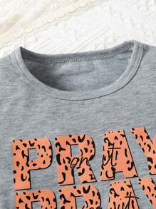 Camiseta de Manga Curta com Letras Impressas para Menina Jovem e Calça Jeans Flare com Remendo de Leopardo e Borda Desfiada para Primavera/Verão - Cinza - Ver 3