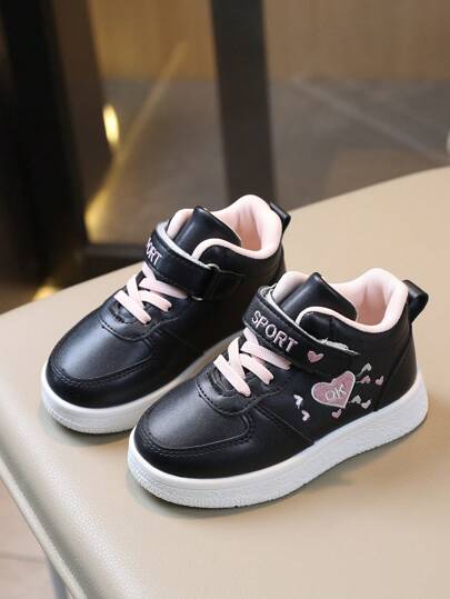 時尚拼色嬰兒運動鞋,防滑柔軟的皮革幼兒運動鞋,舒適的平底休閒鞋,可愛的心形嬰兒女孩水鞋