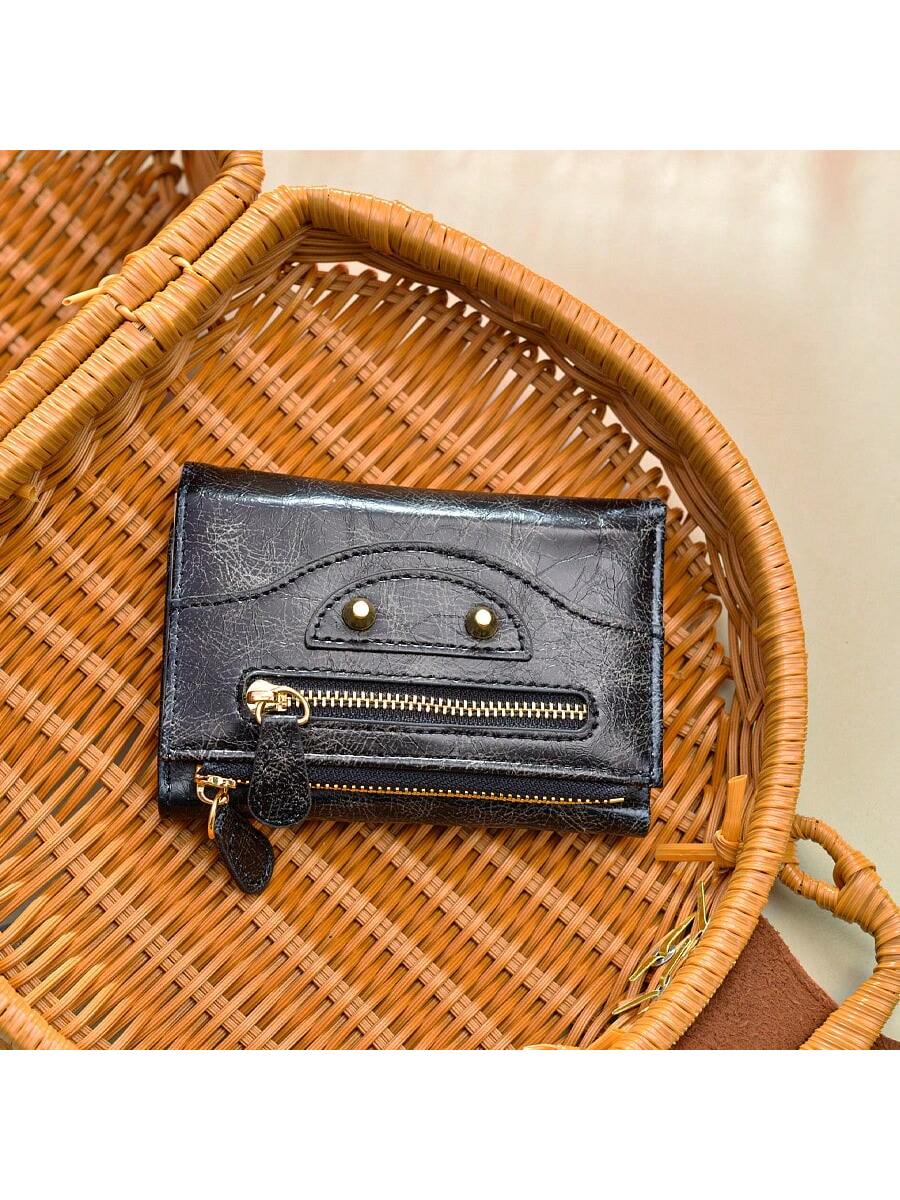 Minimalist rivet card holder