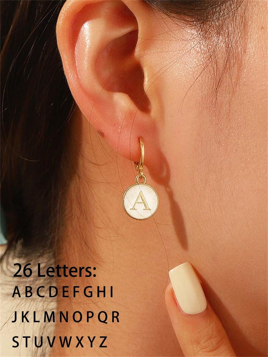 1 对时尚优雅的金色锆石 26 个字母吊坠耳环，适合作为送给朋友和同学的礼物的首字母耳环，展现优雅精致的女性魅力，是年轻女孩必备的耳环款式 - 金黃色 - 查看 1