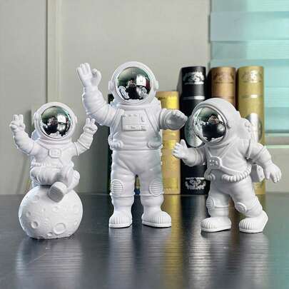 3pcs Delicate Astronaut Shaped Decoration, Made Of Abs Material, For Outdoor Garden Home Living Room Desktop Decoration, Birthday Cake Party Decoration Accessory Best Gifts Birthday Graduation