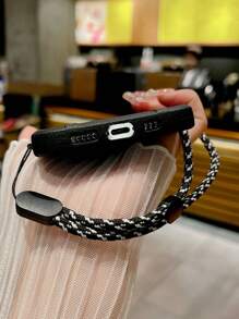 黑色升級版格紋tpu防震手機殼,帶大孔與可調節黑白掛繩 - 黑色 - 查看 3