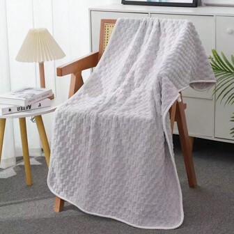1pc Tortoiseshell Texture Extra Large Jacquard Trim Coral Fleece Towel, Soft & Absorbent For Bathroom, Pool, Beach, All Seasons Home Bathroom Decor Summer Back To School For Beauty Salon Home Bathroom