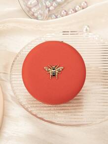 1 chiếc gương trang điểm tròn hai mặt bằng da, khảm hình ong vàng, có các màu vàng, đen, hồng, đỏ hồng, quà tặng cho mẹ, dì, bà, con gái, cháu gái, chị gái, bạn bè, bạn gái, vợ, cô dâu, phù dâu, mẹ đỡ đầu, mẹ, mẹ chồng, đồng nghiệp nhân dịp các ngày lễ, sinh nhật, đám cưới, Ngày của Mẹ, Ngày Valentine, Giáng sinh, Năm mới, Ngày Nhà giáo, Kỷ niệm, Lễ tốt nghiệp, Tiệc mừng em bé chào đời, Trang điểm, Giá rẻ, Trang trí phòng, Bàn trang điểm, Du lịch, Phòng ngủ, Phụ kiện trang điểm, Gương, Gương trang điểm, Gương mini, Gương nhỏ gọn, Gương cầm tay, Giá rẻ, Quà tặng nhỏ, Trang điểm, Dụng cụ trang điểm, Đồ rẻ tiền, Quà tặng, Quà tặng cho phụ nữ, Quà Giáng sinh, Quà khuyến mãi, Du lịch, Đồ rẻ tiền, Vật dụng cần thiết khi đi du lịch - Nhiều màu - Xem 6