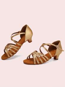 优雅的镶钻搭扣拉丁舞鞋，配有舒适的低跟和踝带