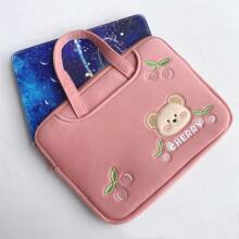便携式粉色樱桃电脑包，卡通刺绣熊便携式笔记本电脑内胆包，大容量保护套，适用于 11/14 英寸苹果笔记本，秋季大学必备笔记本电脑包，女士 Mac Book 保护套，返校 - 粉色 - 查看 11