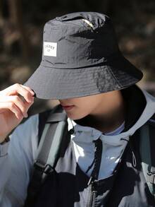 1個帶寬邊和可調節下巴帶的遮陽帽,可摺疊男女適用,適合戶外旅行,釣魚,徒步旅行和野餐 - 純色 - 查看 5