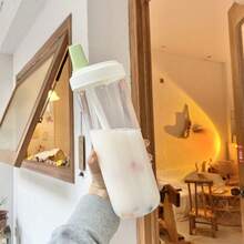 1只大容量便攜式吸管水杯,適用於戶外露營、家庭廚房、牛奶、茶和果汁