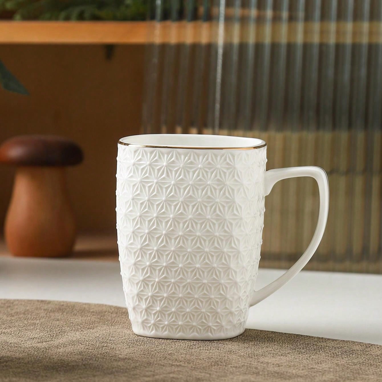 1 Exquisite European Style Ceramic Mug Gold Embossing Process Light