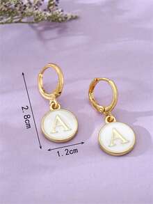 1 对时尚优雅的金色锆石 26 个字母吊坠耳环，适合作为送给朋友和同学的礼物的首字母耳环，展现优雅精致的女性魅力，是年轻女孩必备的耳环款式 - 金黃色 - 查看 4