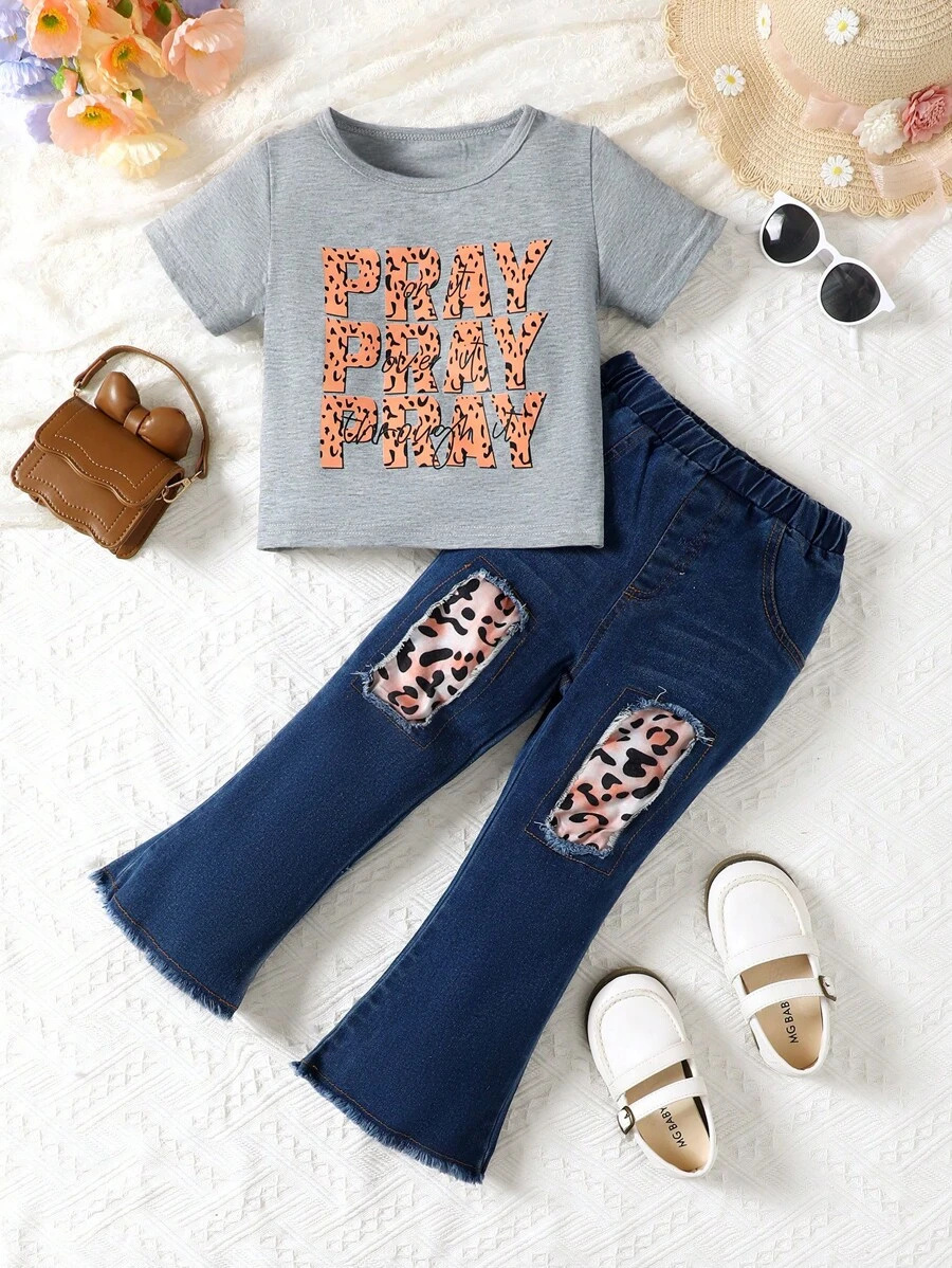 Camiseta de Manga Curta com Letras Impressas para Menina Jovem e Calça Jeans Flare com Remendo de Leopardo e Borda Desfiada para Primavera/Verão - Cinza - Ver 1