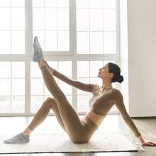 4入組防滑瑜珈襪,帶有握把的普拉提瑜珈襪,芭蕾運動襪,全腳趾踝關節防滑握襪,適用於家居、醫院運動和體育活動,一尺寸適合所有人 - 彩色 - 查看 4